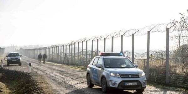 Strzały na granicy Węgier z Austrią. Ciężarówka przewoziła imigrantów