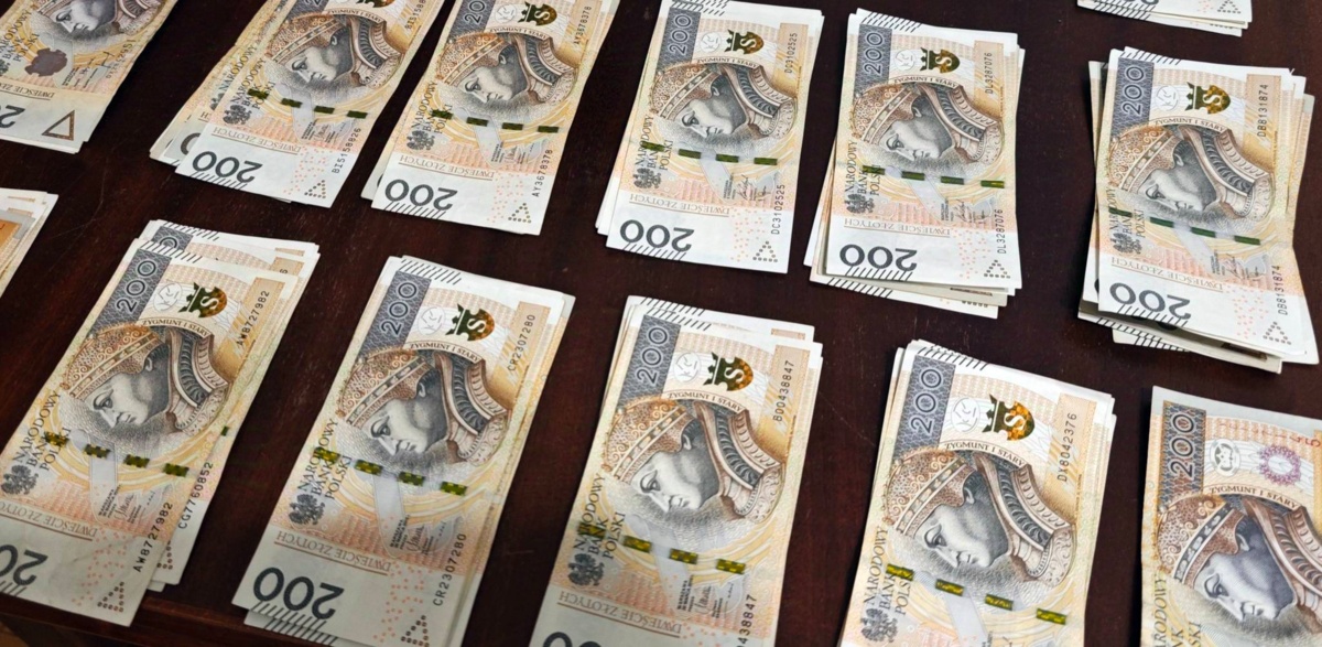 Elblążanin stracił 189 tys. zł, bo uwierzył w fałszywą reklamę ze zdjęciem premiera