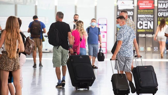 Kwarantanna po przyjeździe do Polski z wakacji. Jakie są zasady wjazdu do kraju?