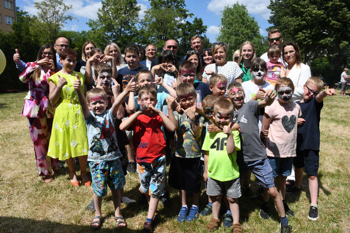 f33f5eeb-2172-4bf6-8568-28c37c5cc606