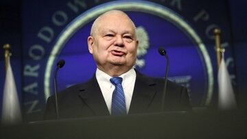 Nietypowa konferencja Adama Glapińskiego i najlepsze cytaty: "Jastrząb", "szparagi" i "gołębica"