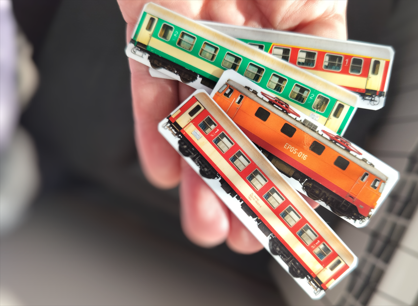 Magnesy kolejowe na lodówkę - coś dla fanów kolei!