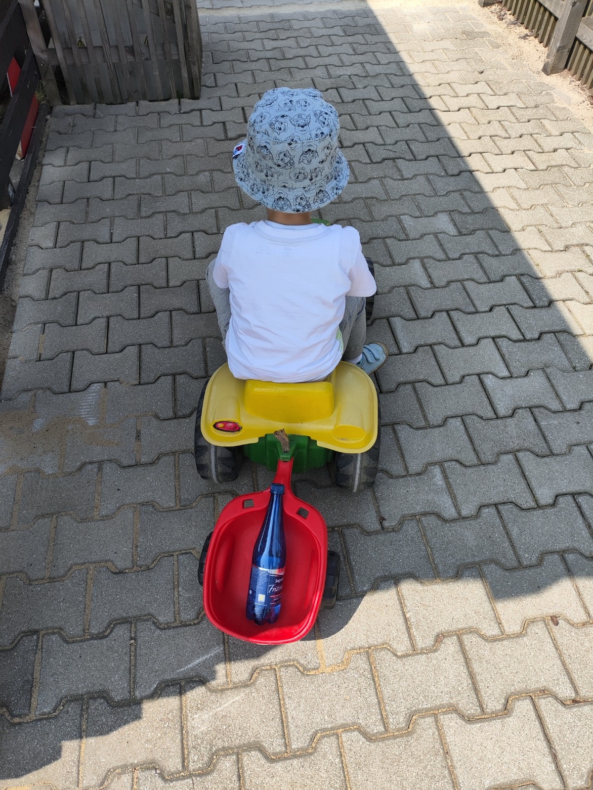 ff72e941-8353-4551-8f65-c2585acc59af