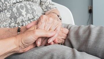 Sondaż: przewagę PiS dają seniorzy