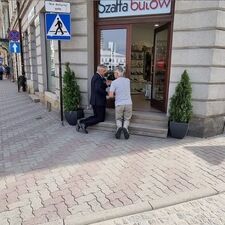 Paweł Poncyljusz modlił się przed sklepem