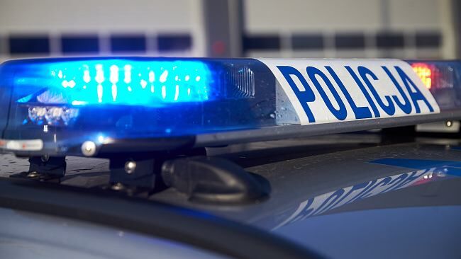 Płońsk. Zwłoki noworodka zakopane w grobie. Ciało było zawinięte w folie