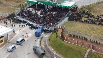 Co się dzieje na granicy? Tłumy migrantów na przejściu. Trwa próba masowego wejścia