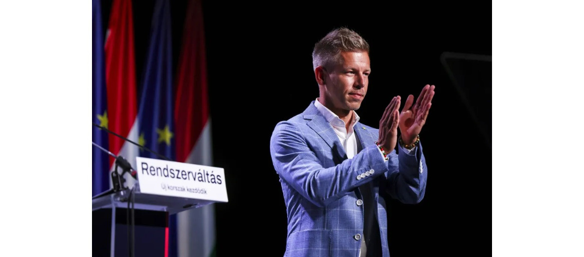 Kajakiem przez kampanię. Tak rozpoczął ją główny rywal Orbana