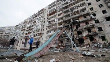 Wojna na Ukrainie. Rzecznik chińskiego MSZ obwinia USA i NATO. Ukraina stała się "polem bitwy"