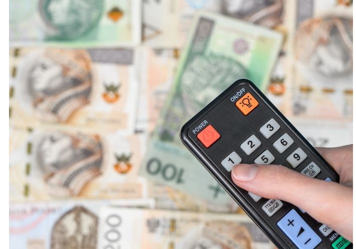 Tyle będziemy płacić za abonament RTV w 2026 roku. Jest rozporządzenie KRRiT. Zamiast wyczekiwanej likwidacji opłaty czekają podwyżki