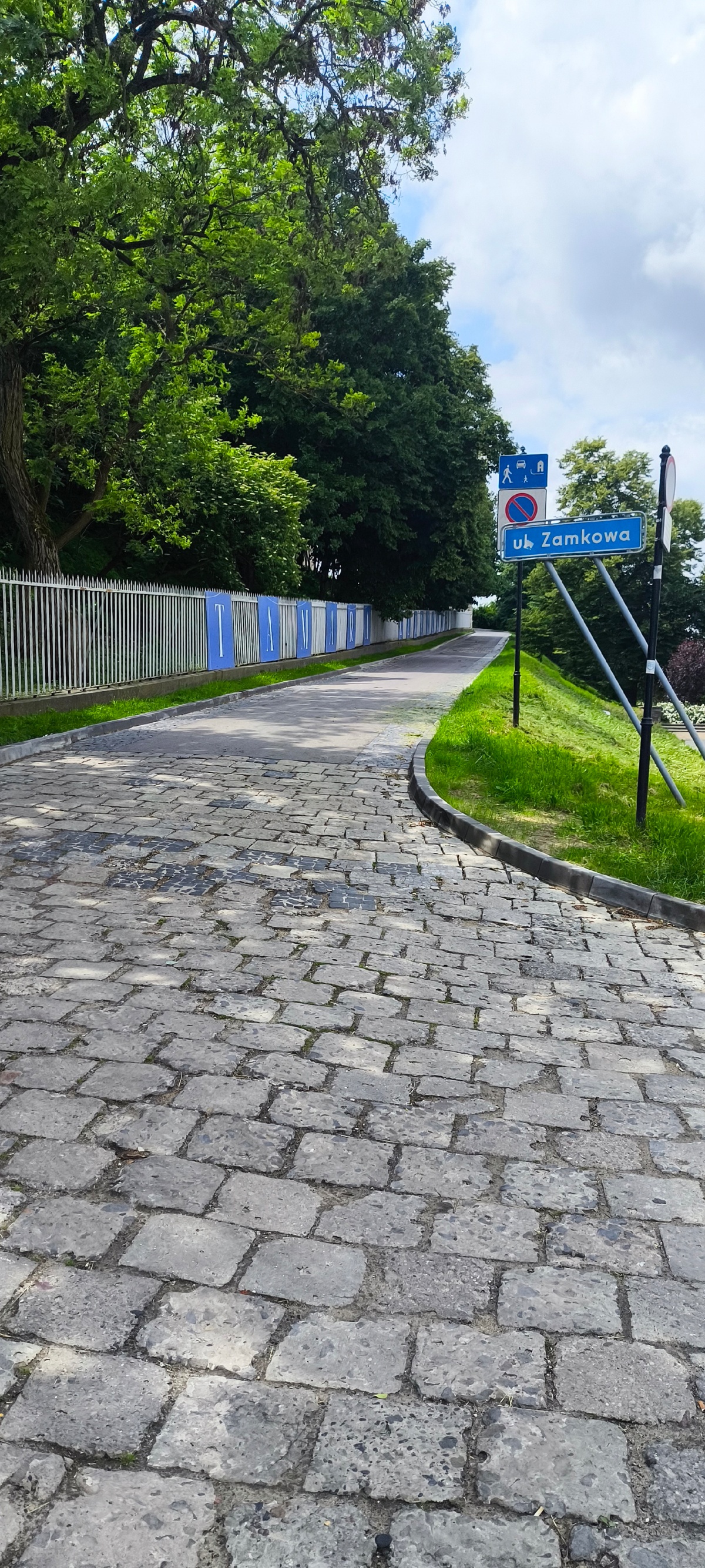 b607d84e-053a-4b99-8190-c2fe5b0929b3