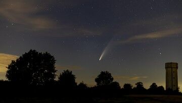 Ogromna asteroida zmierza w kierunku Słońca. To największa kometa, jaką kiedykolwiek widziano