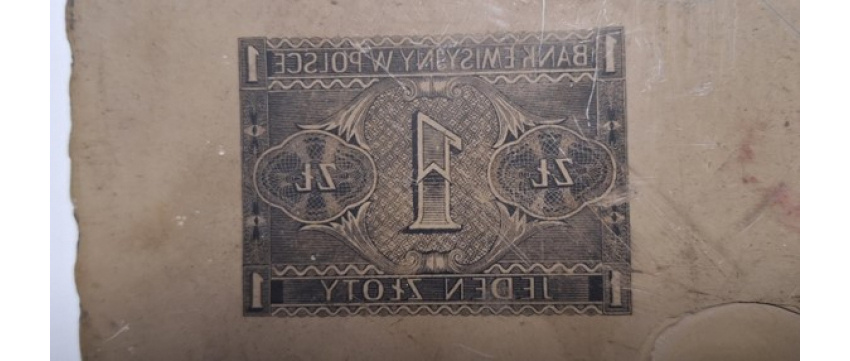 Tajemnicze znalezisko w remontowanym gmachu BGK: matryca do produkcji fałszywych banknotów