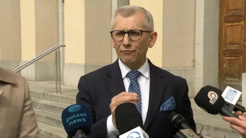 Zaatakowali senatora. Były wulgaryzmy oraz próby zniszczenia megafonu