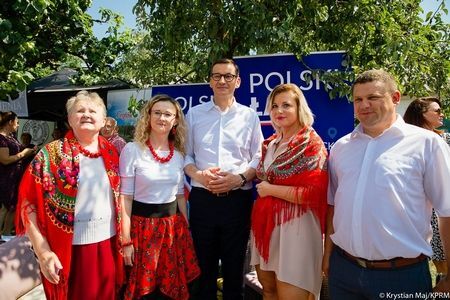 Gospodynie i strażacy będą odpłatnie namawiać do szczepień