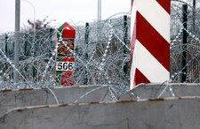 Granica polsko-białoruska. Funkcjonariusze SG obrzuceni kamieniami