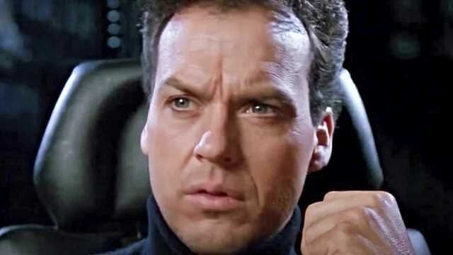 Flash - Michael Keaton jako Bruce Wayne. Zdjęcie samochodu bohatera