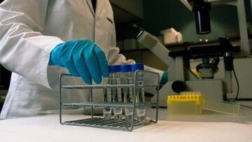 Pfizer rozpoczął badania nad szczepionką chroniącą przed Omikronem