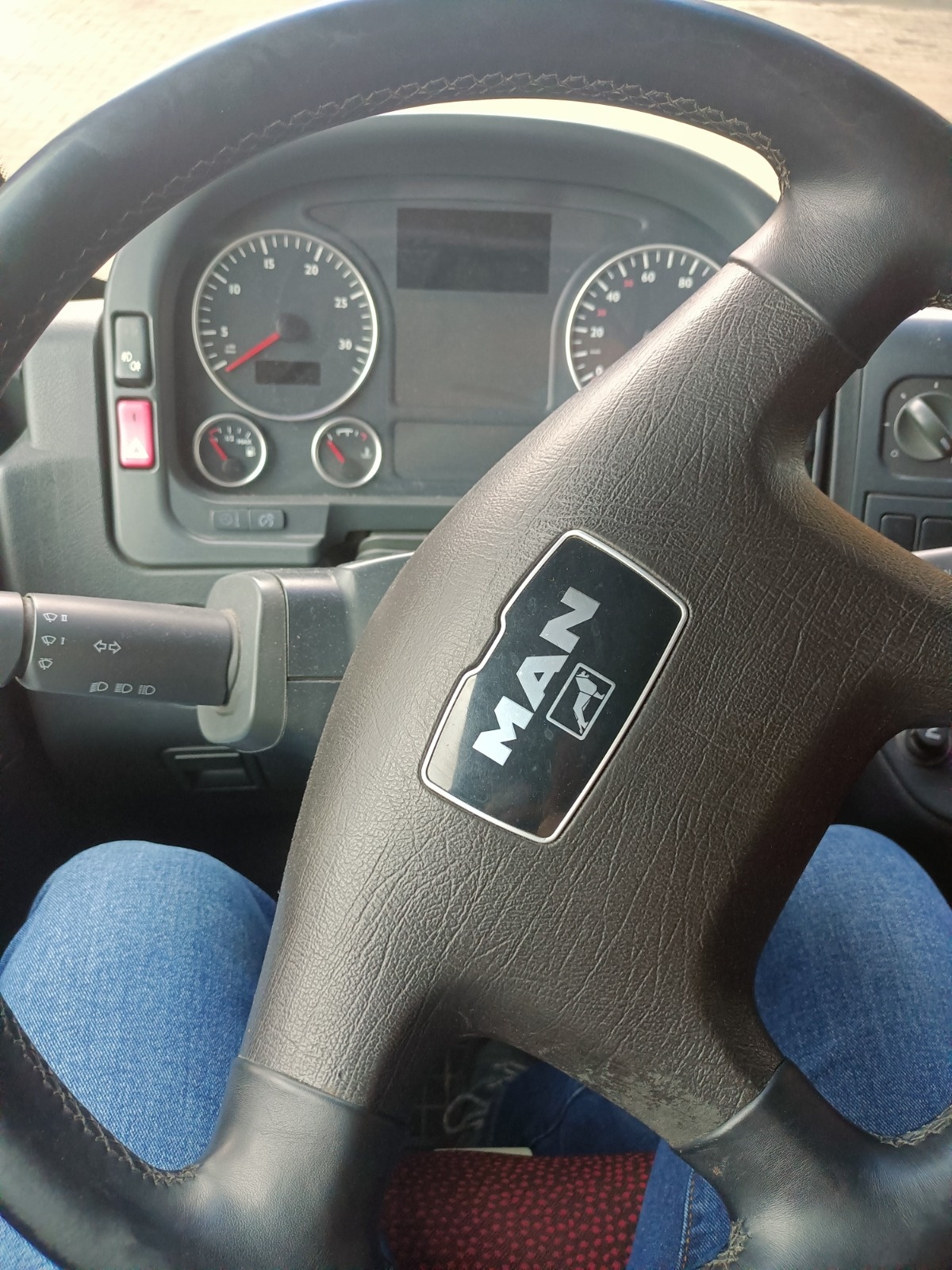 ee9b9f9a-9274-49ec-88c0-5b1035afdae3