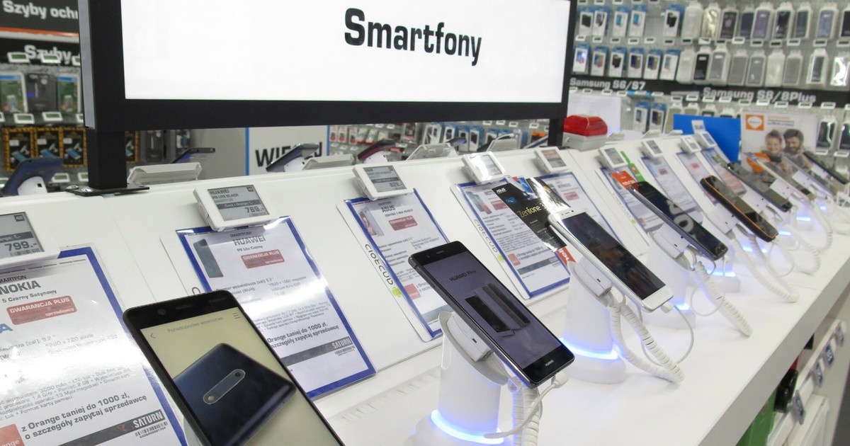 "Podatek od smartfonów" bez ustawy. Elektronika zdrożeje już od stycznia
