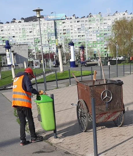 4c905c53-0146-4402-a7ad-4a908c963358