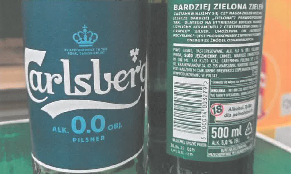 Bezalkoholowe piwo jednak z alkoholem. GIS wycofał kilka partii Carlsberga z Biedronki