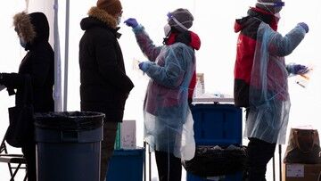 Scenariusze rozprzestrzeniania wariantu Omikron. Do końca lutego 2022 r. nawet 3 mld zakażeń