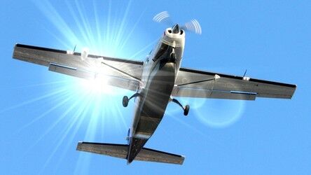 Zobacz, jak Cessna wyposażona w potężny laser zestrzeliwuje drona [WIDEO]