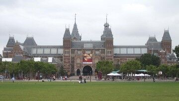 Holandia. Darmowe zwiedzanie Rijksmuseum w Amsterdamie po okazaniu klucza do zapięcia roweru