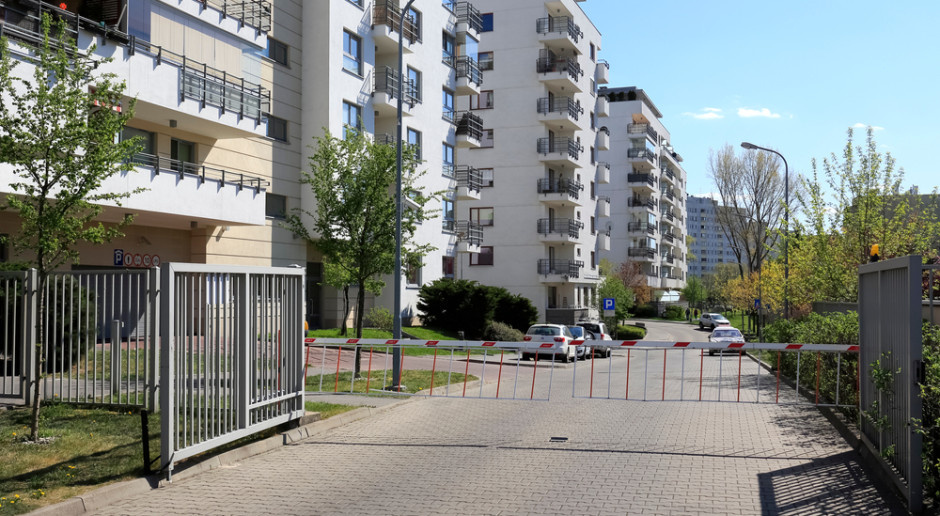 Koniec "polskich gett". Nowe przepisy zakażą grodzenia osiedli