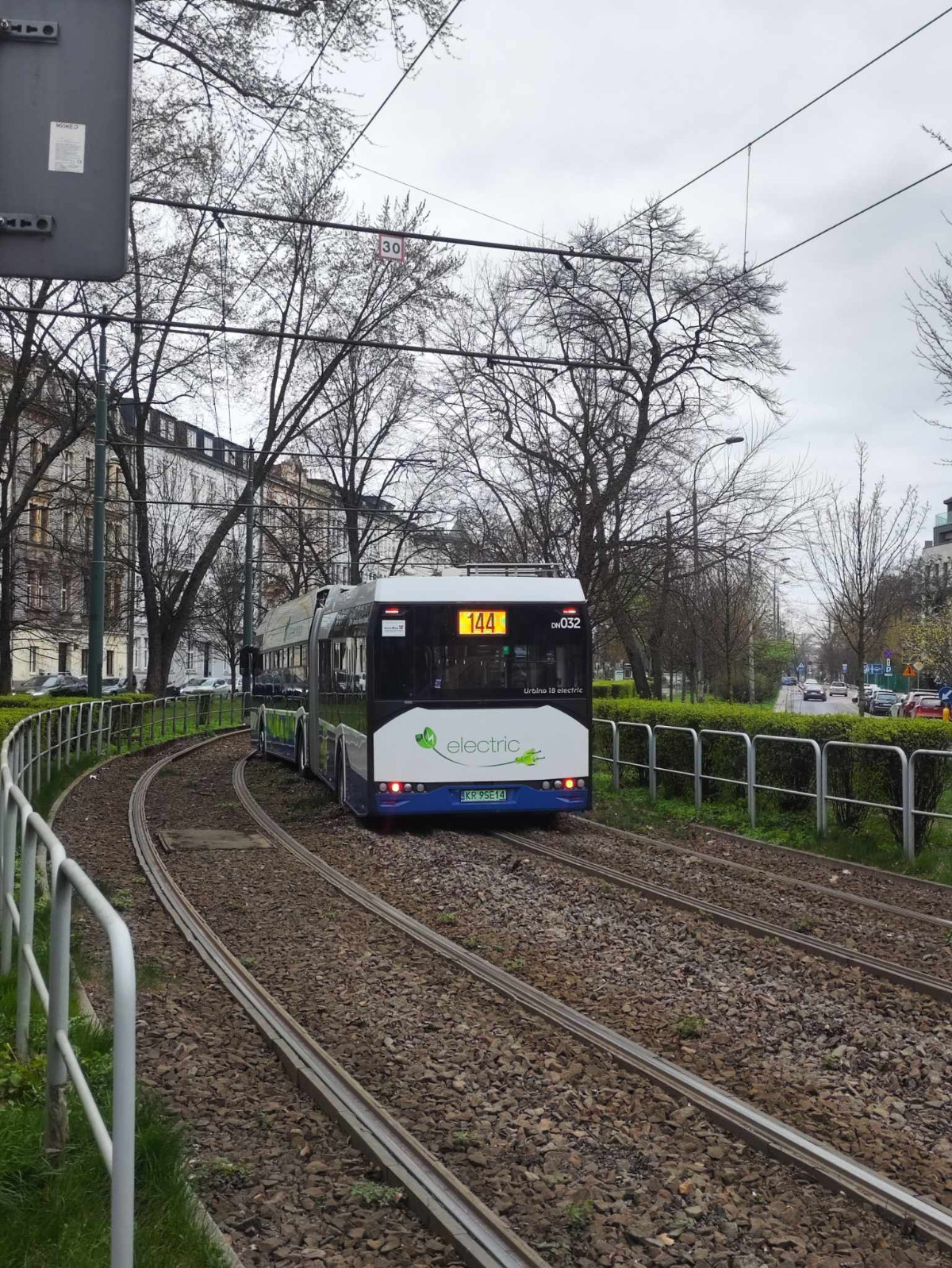 30b01a10-e922-49be-9cb2-46127f252c25