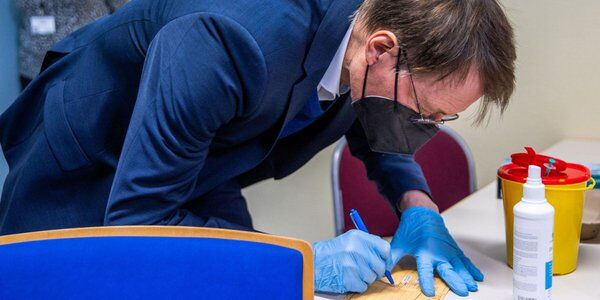 Niemcy: Ponad 130 tys. zakażeń. Liczba niezaszczepionych martwi ministra