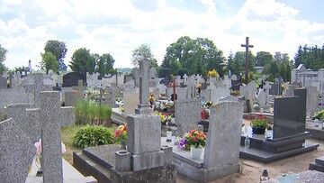 Wszystkich Świętych. Czy cmentarze będą otwarte 1 listopada? Adam Niedzielski o szczegółach