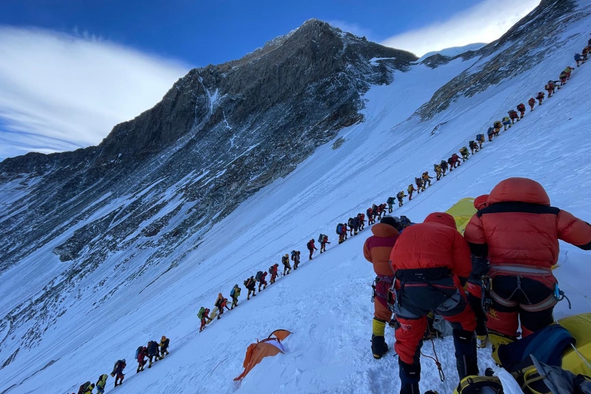 Obowiązkowi przewodnicy w Himalajach. Czy nowe regulacje w Nepalu uderzą w alpinistów?