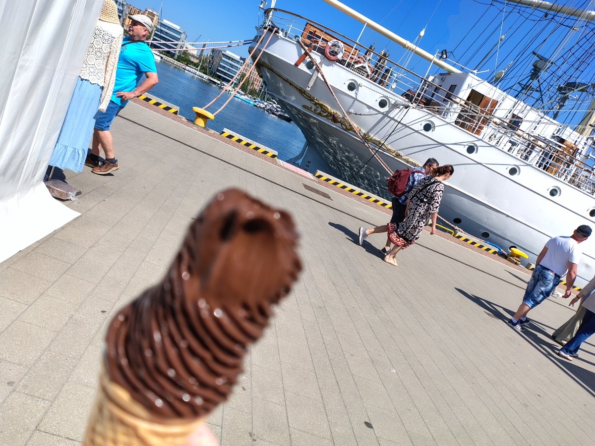 d975ad76-f2db-42be-9ce8-9a40016c0a09