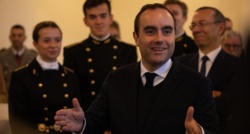 Francja: Macron nominował nowego premiera. Kim jest Sébastien Lecornu? - EURACTIV.pl