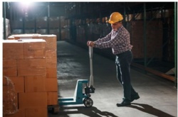 Zastępują Ukraińców. Teraz to oni szturmują polski rynek pracy. To już lawinowy wzrost wydawania pozwoleń na pracę