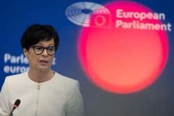 Rozszerzenie UE: Stopniowa integracja i 15 lat nadzoru?