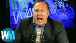 Prawie 1 mld dol. zapłacą Alex Jones i jego InfoWars rodzinom ofiar masakry w szkole Sandy Hook