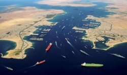 Chiński statek omija blokadę USA. Ropa znowu drożeje