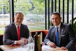 d1b0b606-d96f-4470-bd00-515178f0d7c2