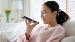 Ekspertka: młodzi rozczarowani mediami społecznościowymi wybierają narzędzia AI