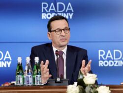Jeden państwowy instytut do spraw rodziny to za mało. "Rz": Premier już powołał kolejny Instytut Pokolenia