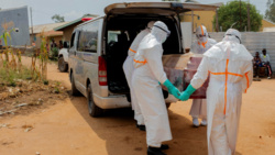Ebola uderza z potworną siłą. "Co 30 minut tracimy jedno życie"
