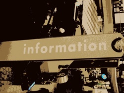 Informacyjno-rozrywkowe ofiary internetu. Od gazet do telewizji