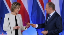 Tusk zaskoczył premier Islandii. Wręczył jej Prince Polo