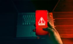 Oszuści podszywają się pod InPost. "Wysyłają SMS-y na losowe numery telefonów"