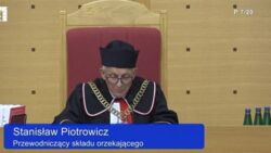 Hermeliński o zachowaniu Piotrowicza: Ruganie, pokrzykiwanie, przerywanie, nawyki z pokojów milicyjnych