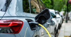 Raport ujawnia prawdę o hybrydach plug-in. "Konsumenci wprowadzeni w błąd"