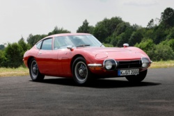 Od Toyoty 2000GT do GR GT. Jak flagowy samochód GAZOO Racing nawiązuje do kultowego poprzednika